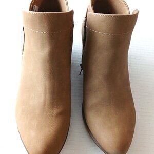 Unionbay Woman Boots Beige 6.5M